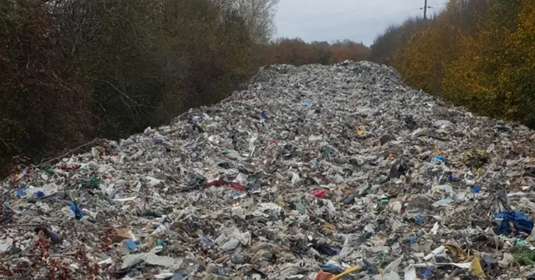 অবৈধ বর্জ্য পাহাড়